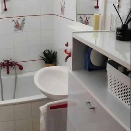House For 5 People 10 Min From Mill Of Elves Apartment Karyai
