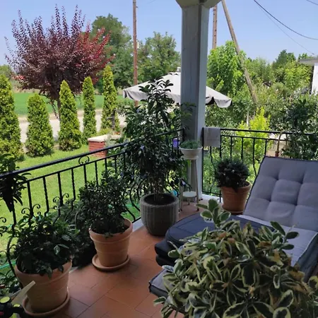 House For 5 People 10 Min From Mill Of Elves Apartment
